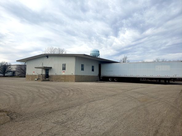 INDUSTRIAL BUILDING FOR SALE: 188 Eastgate Ct, Danville, IL 61834